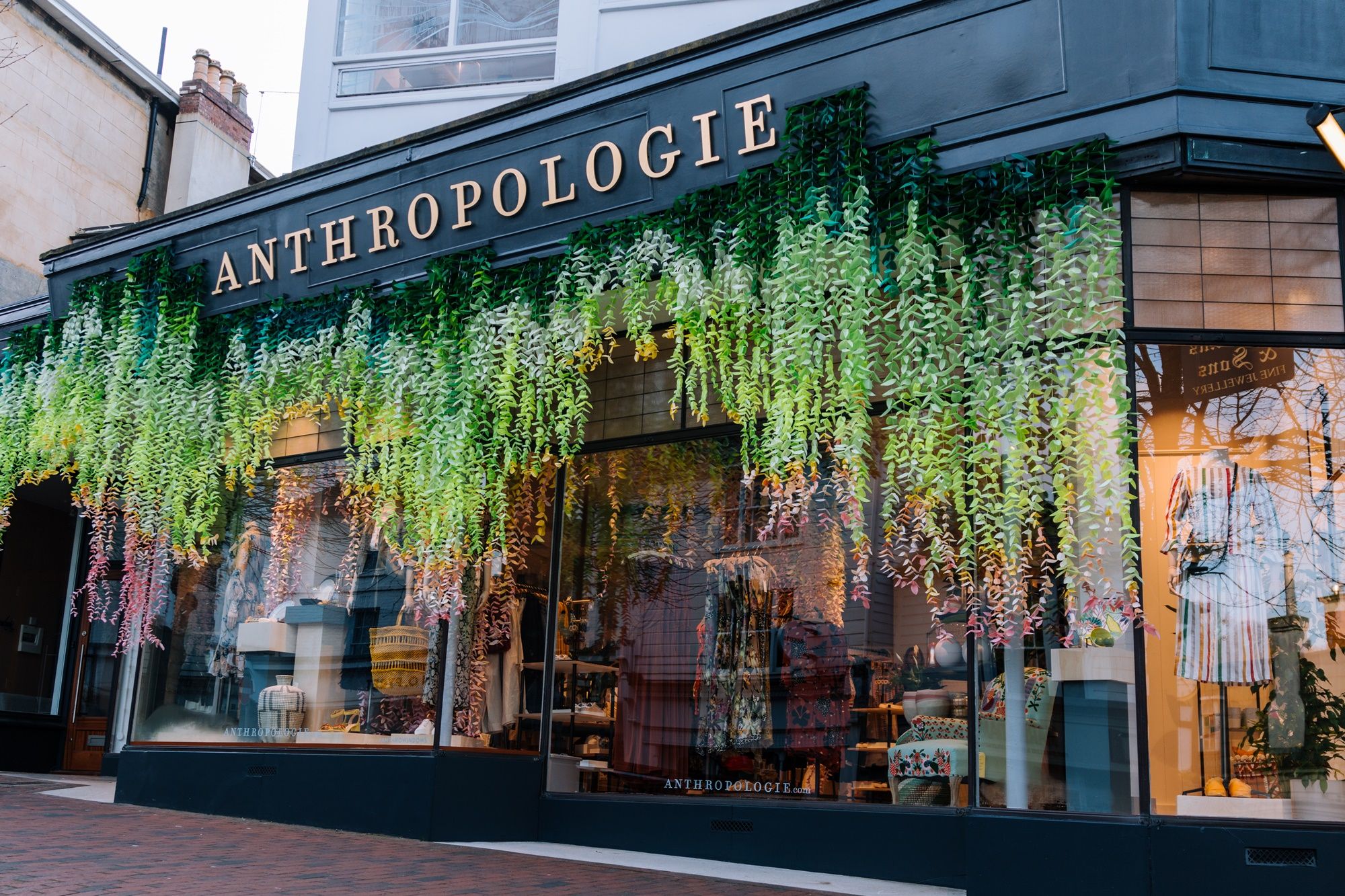 10 Unique Window Displays To Inspire Retailers To Build Their Own  Eye-Catching Design 