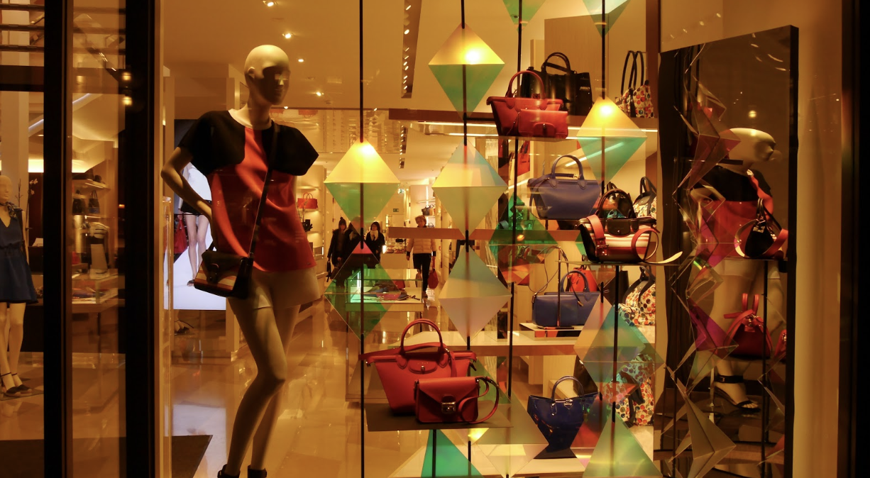 How to Create Retail Window Displays that Drive Foot Traffic